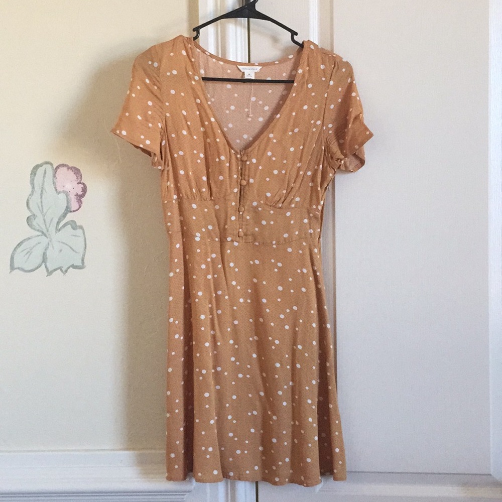 Very pretty orange dress!